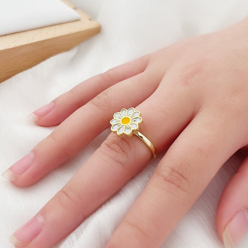 Spinning Daisy Anxiety Ring