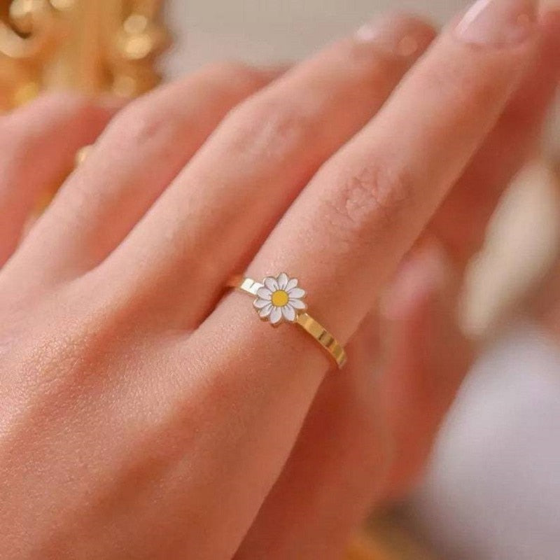 Spinning Daisy Anxiety Ring