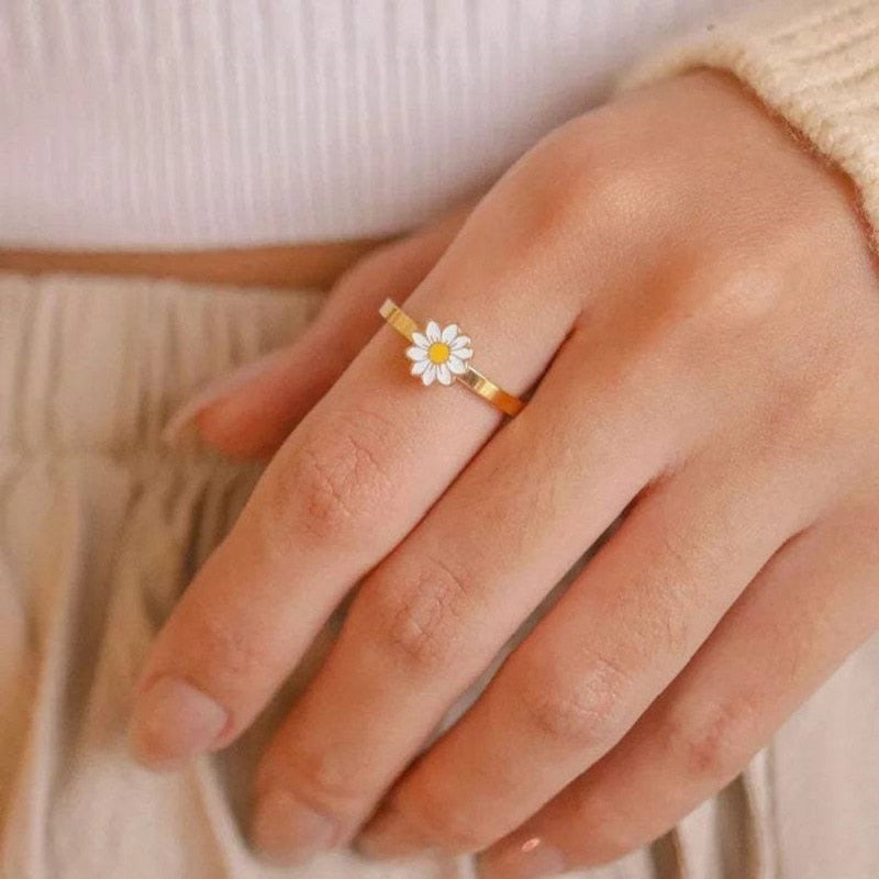 Spinning Daisy Anxiety Ring